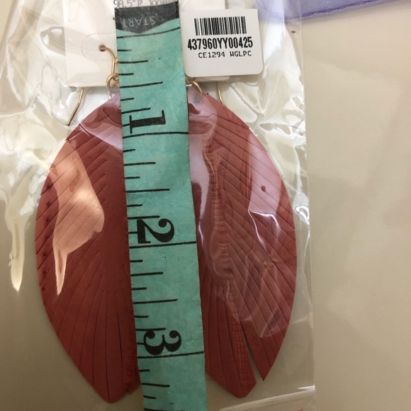 💕SOLD💕Leather Fringed Leaf 🍂 Earrings BROWN NI - Picture 4 of 5